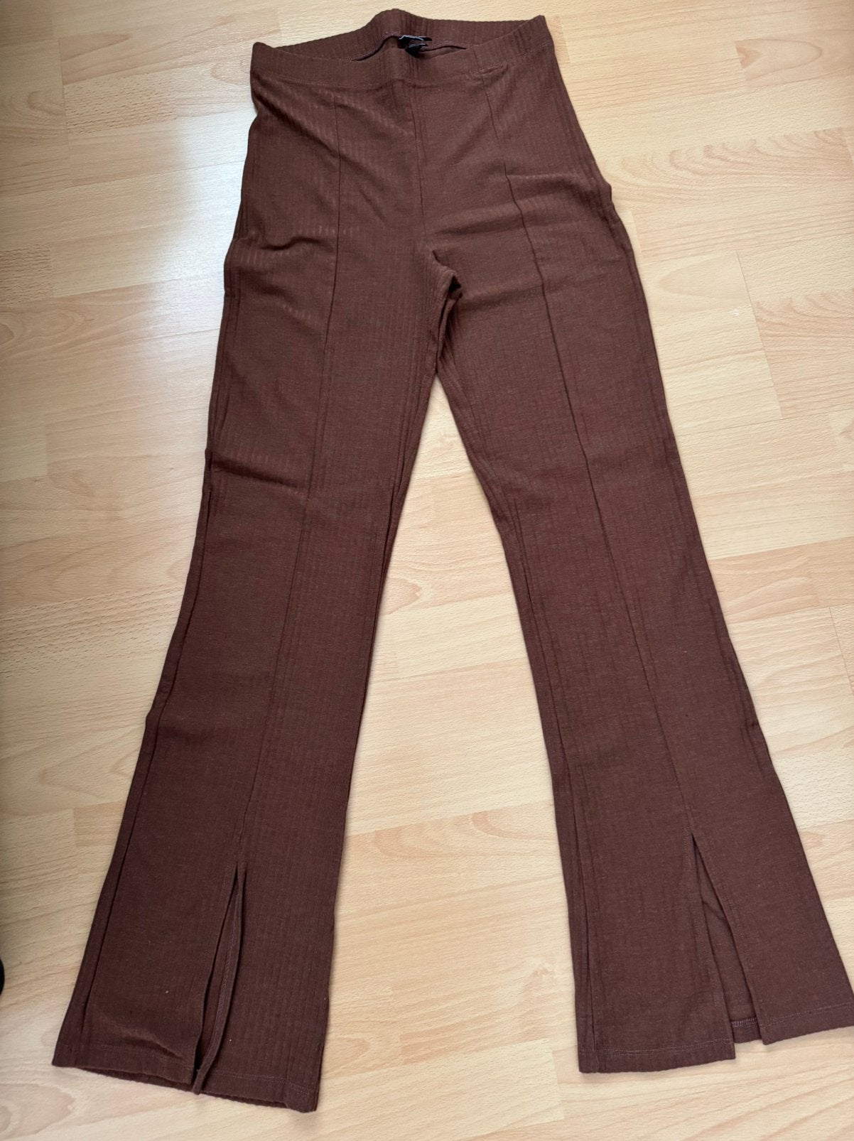 Pieces geribde legging flared bruin L, Kleding | Dames, Broeken en Pantalons, Maat 38/40 (M), Bruin, Verzenden, Nieuw
