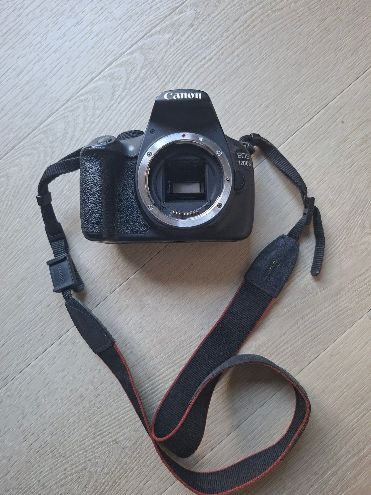 Canon EOS 1200D Spiegelreflexcamera - Body met Draagriem, Beeldstabilisatie, Gebruikt, Spiegelreflex, Canon