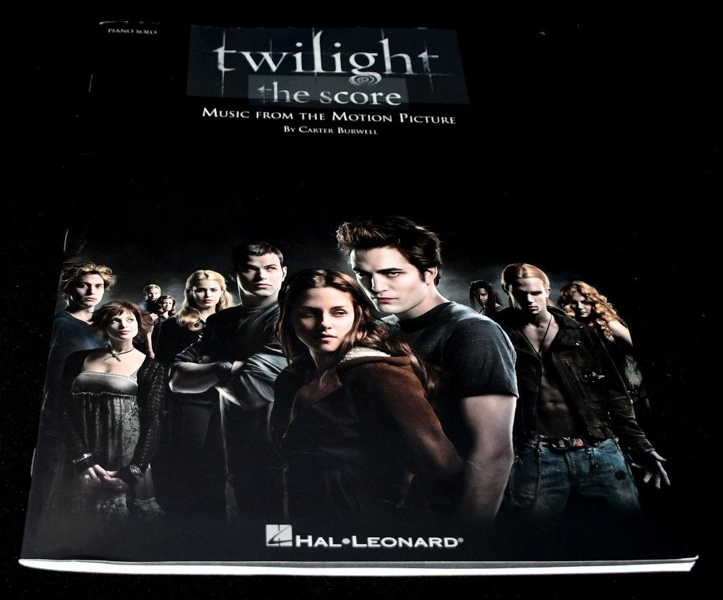 Twilight - The Score - Music From The Moyion Picture By Cart, Muziek en Instrumenten, Bladmuziek, Filmmuziek en Soundtracks, Ophalen of Verzenden