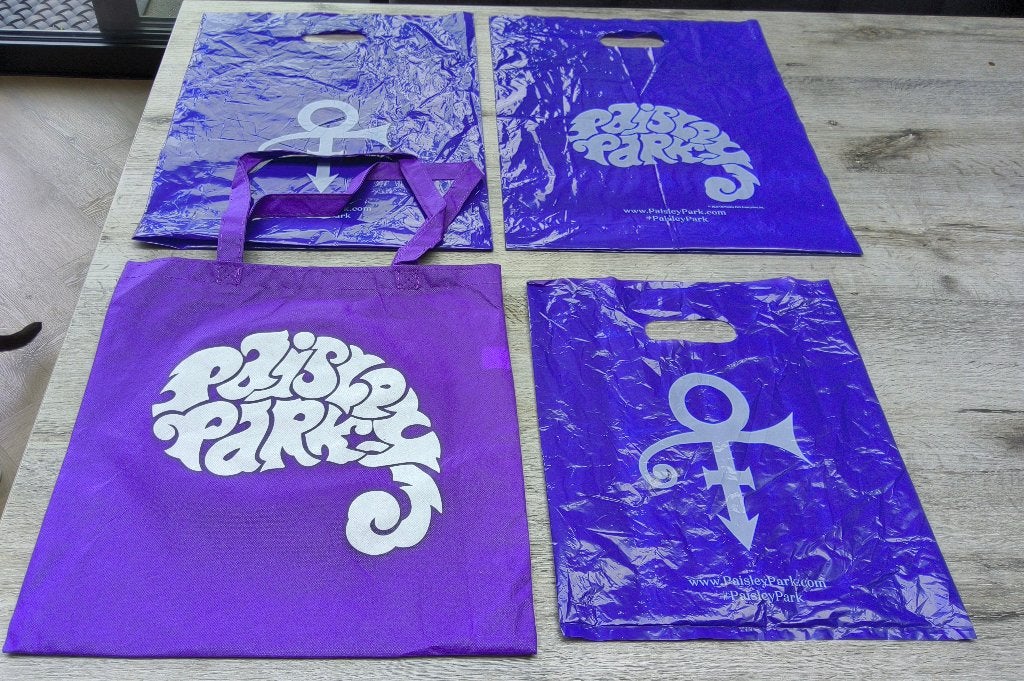 Prince paisley park linnen tas + 3 plastic tassen, Verzamelen, Ophalen of Verzenden, Zo goed als nieuw