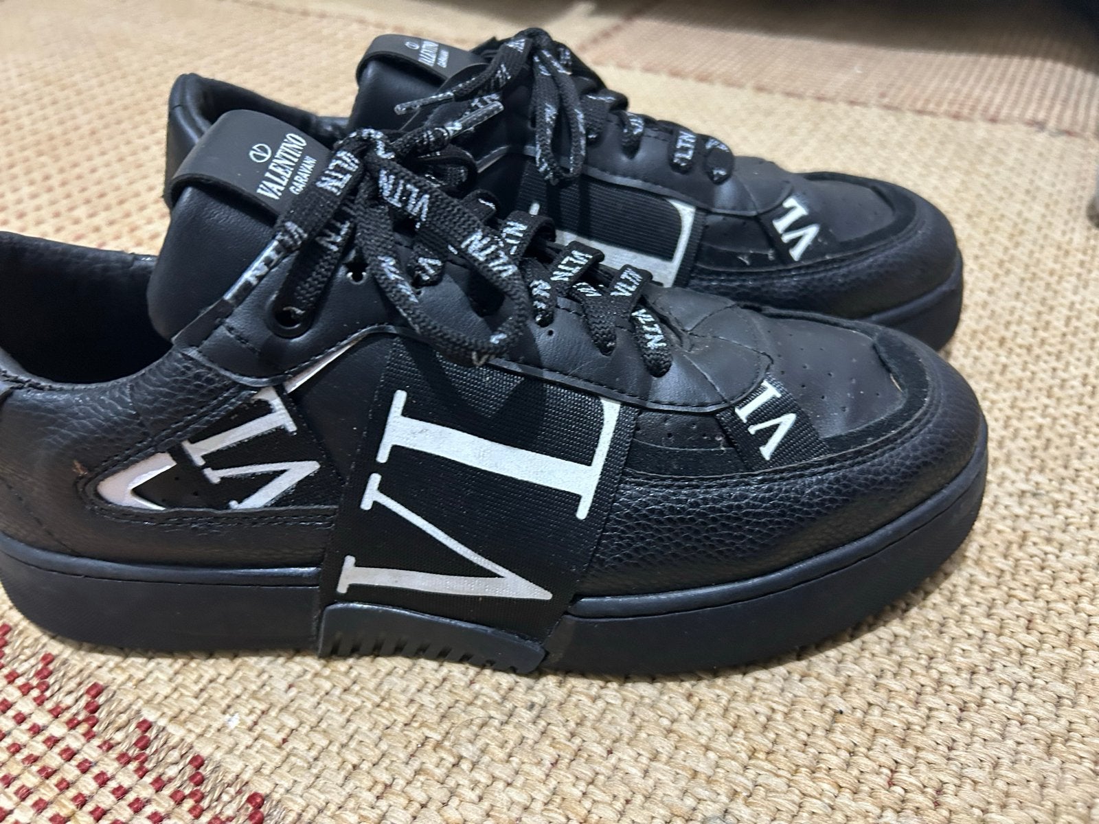 Valentino Garavani VLTN Sneakers Zwart, Ophalen, Zo goed als nieuw, Zwart, Sneakers of Gympen