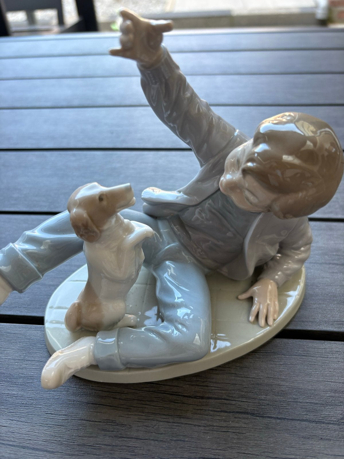 NAO Lladro beeldje jongen met hondje - Made in Spain, Ophalen of Verzenden, Zo goed als nieuw, Mens