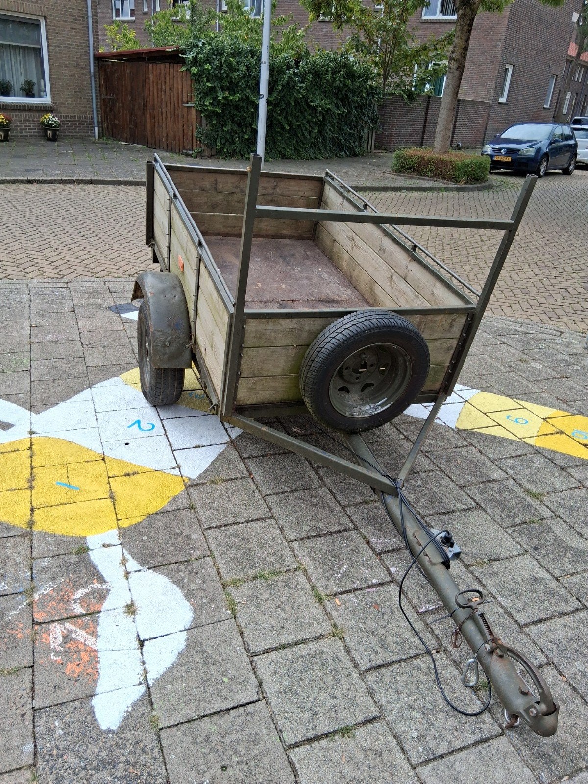 Stevige aanhanger met houten zijwanden en reservewiel, Ophalen of Verzenden