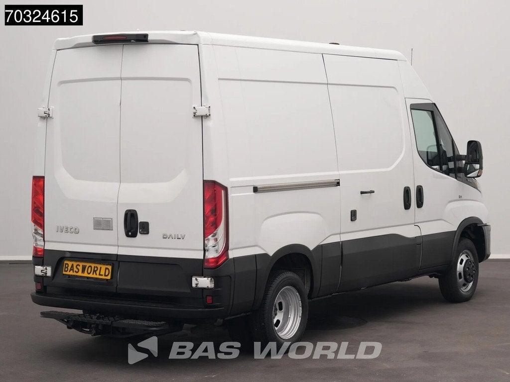 Iveco Daily 35C14 Dubbellucht L2H2 3,5t Trekhaak Airco Cruis, Auto's, Bestelauto's, Stof, Gebruikt, Euro 6, Iveco