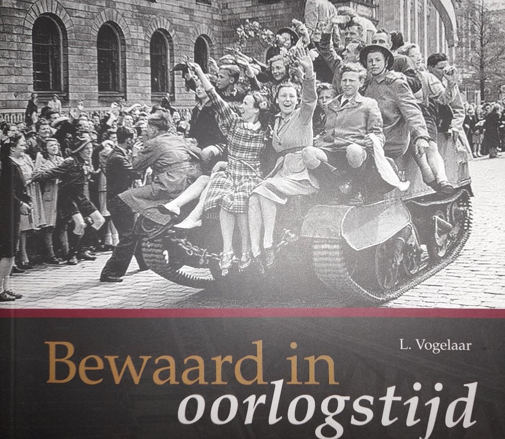 Bewaard in oorlogstijd - L. Vogelaar, Ophalen of Verzenden, Tweede Wereldoorlog, Zo goed als nieuw