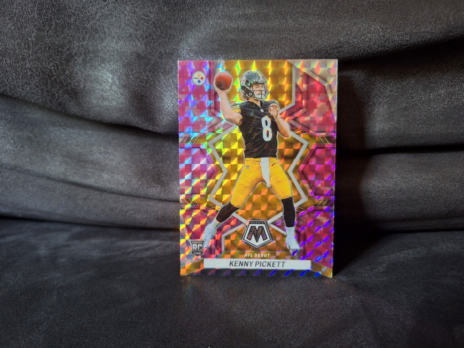 Kenny Pickett #270 (Rookie) (Camo Pink) 2022 Panini Mosaic, Ophalen of Verzenden, Nieuw, Plaatje