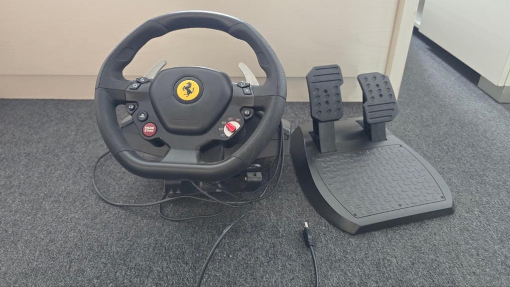 Thrustmaster Ferrari 458 Spider racestuur en pedalen PS, Spelcomputers en Games, Spelcomputers | Overige Accessoires, Gebruikt