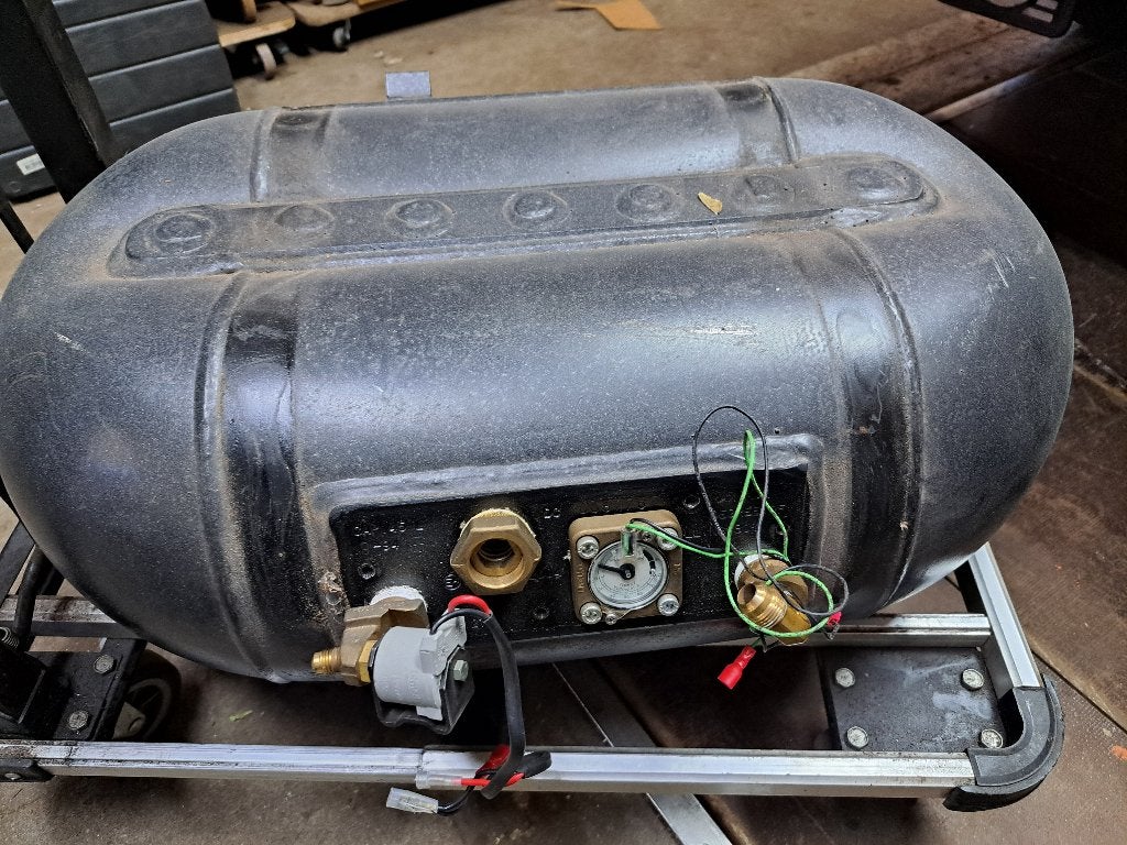LPG tank met bevestiging Frame, Auto-onderdelen, Ophalen, Gebruikt, Volvo