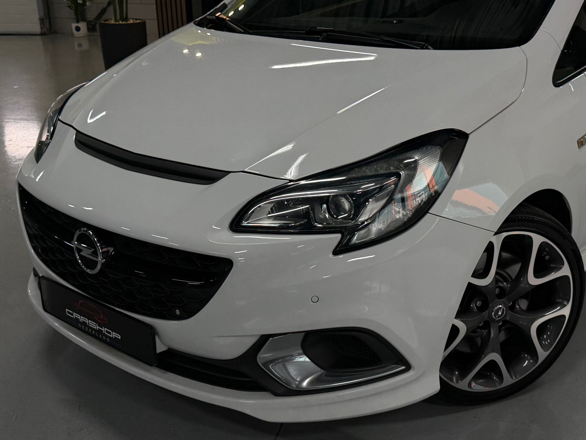 Opel Corsa 1.6 Turbo OPC 207PK RECARO/CAMERA/LEER/LANE/APK, 1203 kg, Gebruikt, Zwart, 4 cilinders