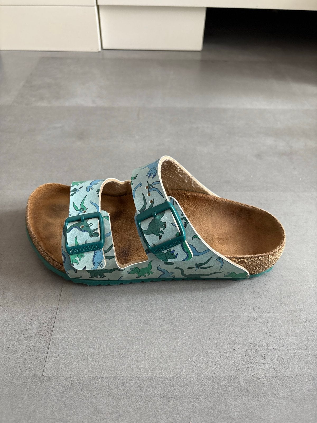 Birkenstock slippers maat 35 met dinoprint, Verzenden, Jongen of Meisje, Overige typen, Zo goed als nieuw