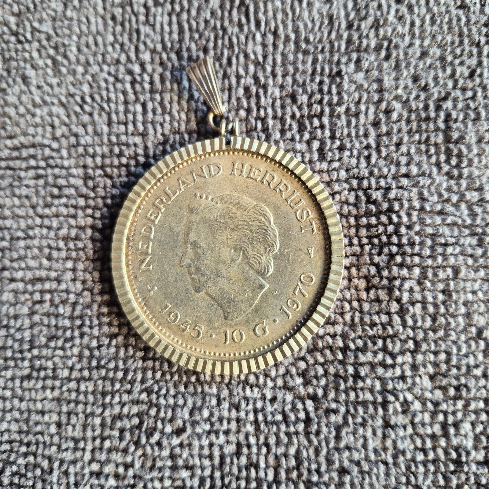 Zeldzame 10 Gulden Juliana munt 1945-1970 met hanger, Postzegels en Munten, Munten | Nederland, Ophalen of Verzenden, Koningin Juliana