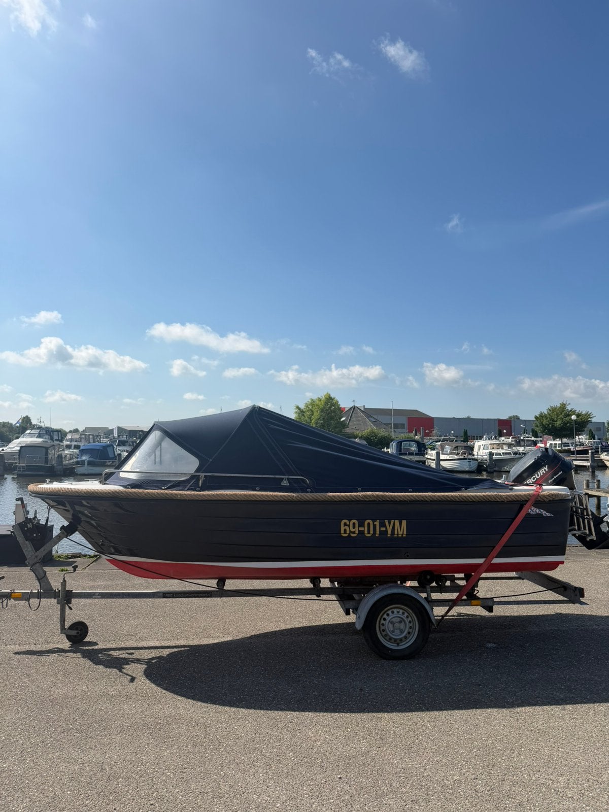 Wizard sloep 500 inclusief trailer!, Watersport en Boten, Sloepen, Ophalen, Zo goed als nieuw, Elektrisch, Buiskap