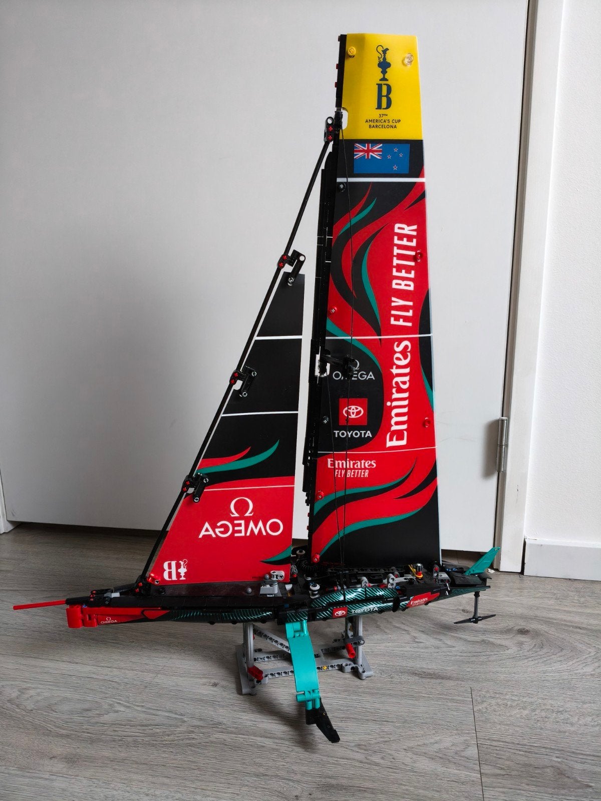 Lego Emirates Team New Zealand zeilboot (incl. doos en boek), Ophalen