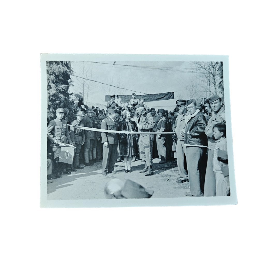 WWII US Japan Occupation Photograph 1, Verzamelen, Militaria | Tweede Wereldoorlog, Ophalen of Verzenden, Amerika, Embleem of Badge