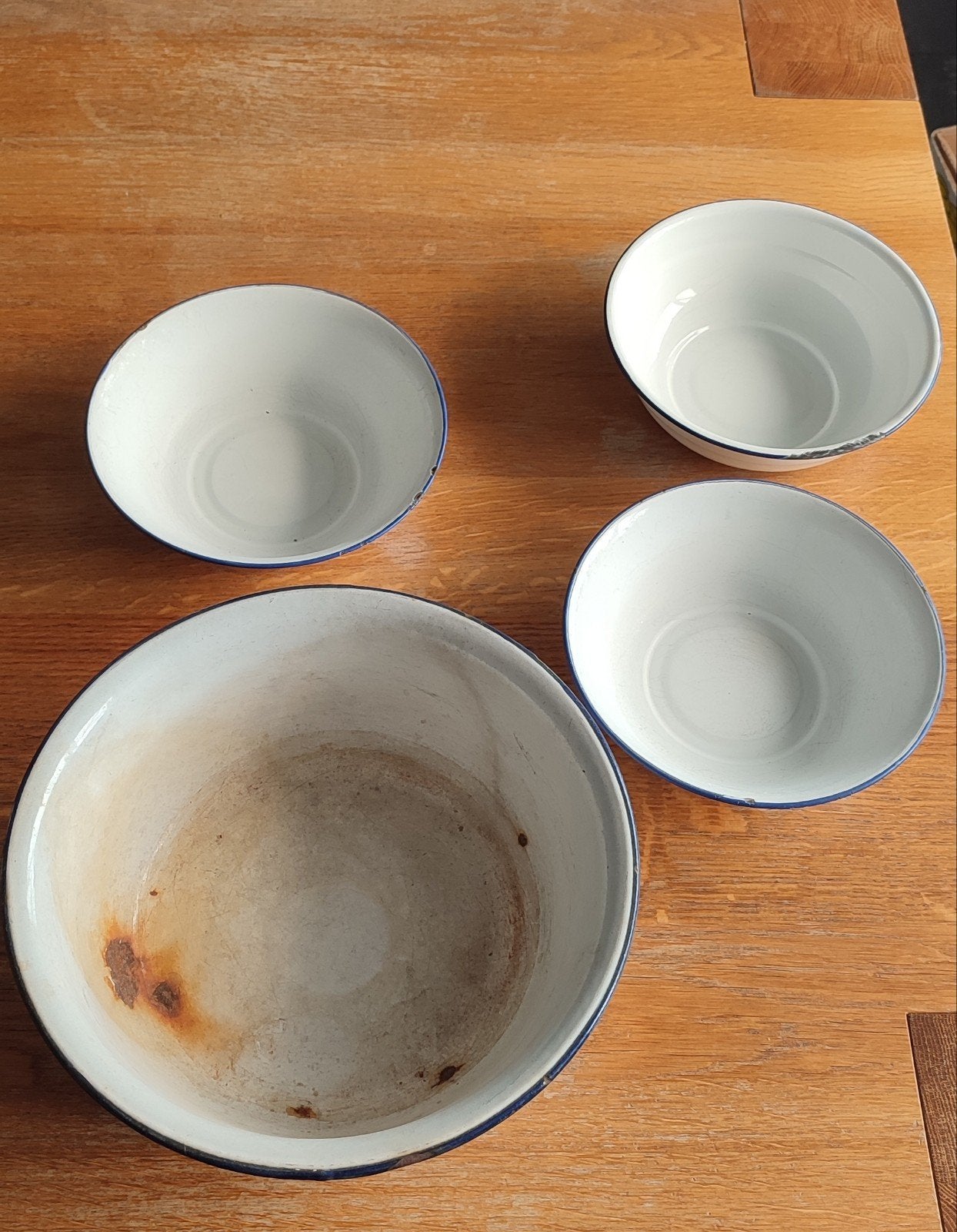 4 emaille kommen in 3 verschillende types, Ophalen of Verzenden