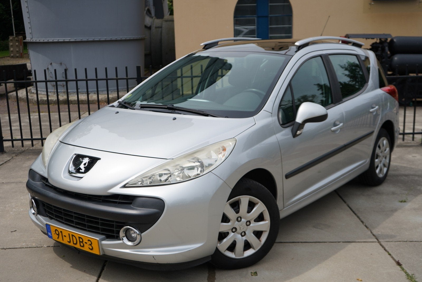 Peugeot 207 1.4 VTI 16V SW 2009 Grijs, Auto's, Origineel Nederlands, Handgeschakeld, Zilver of Grijs, 16 km/l