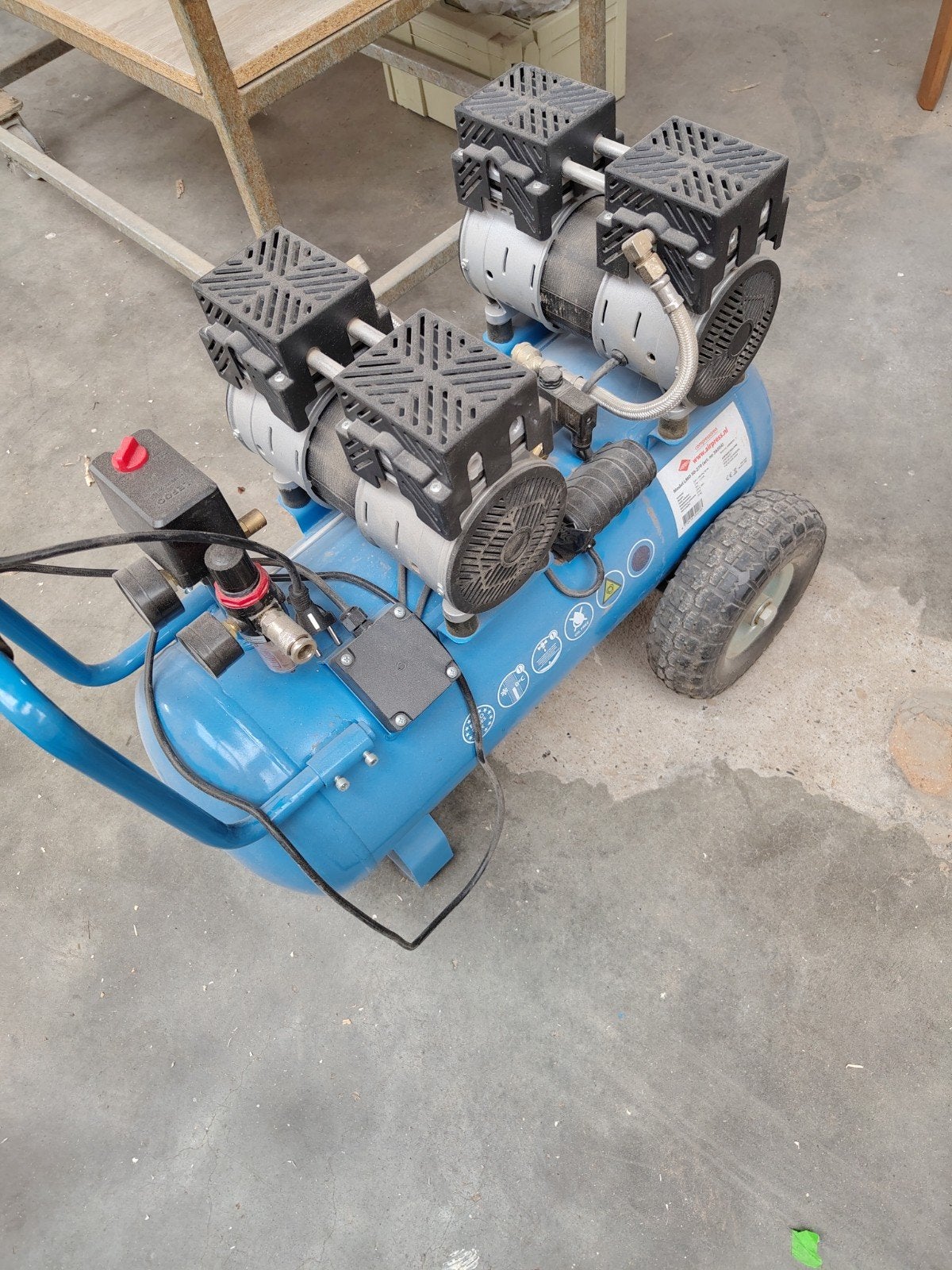 compressor 50L met defect, Doe-het-zelf en Verbouw, 25 tot 100 liter, Ophalen, Gebruikt, 200 tot 400 liter/min