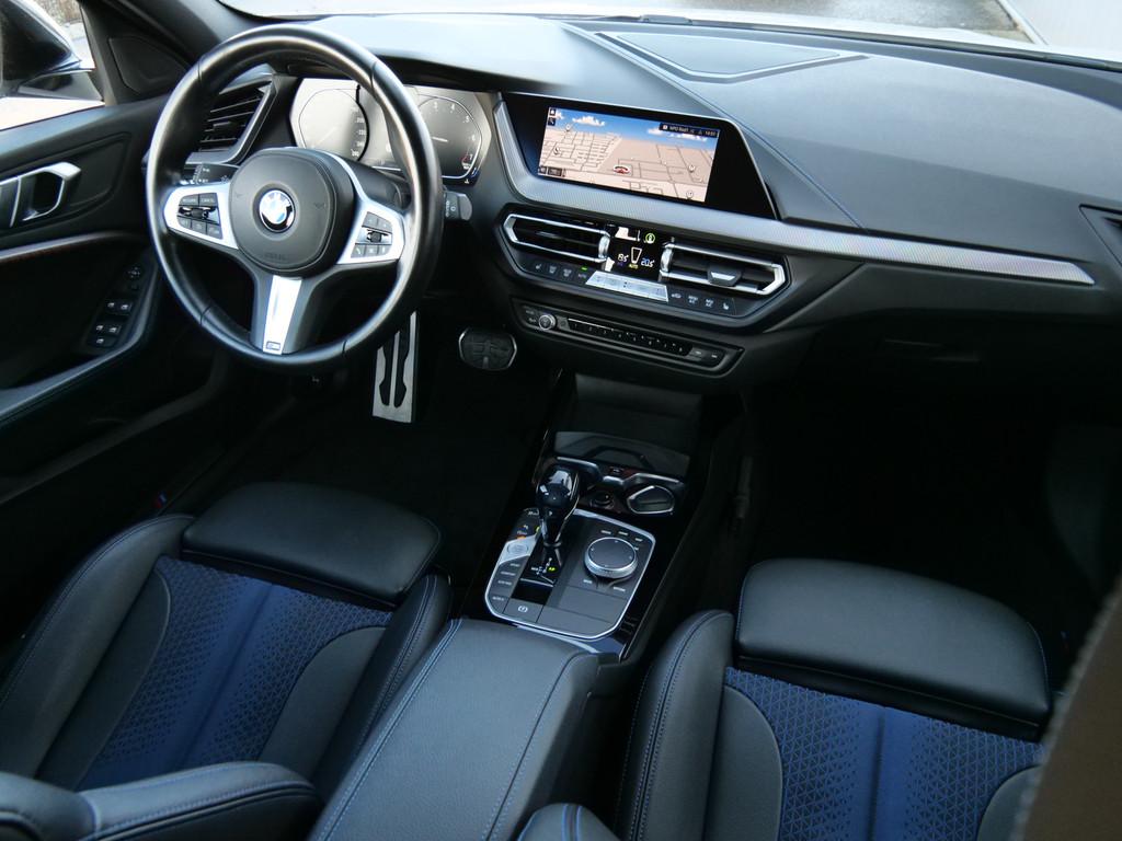 BMW 1-serie 118i High Executive 136 Pk Automaat Navi / Apple, Auto's, BMW, 136 pk, Gebruikt, Leder en Stof, Wit