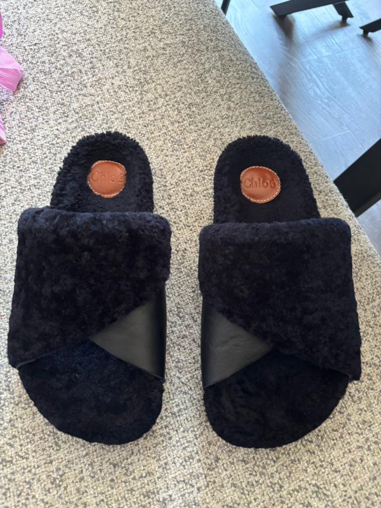 Chloe slippers, Kleding | Dames, Ophalen of Verzenden, Zo goed als nieuw, Blauw