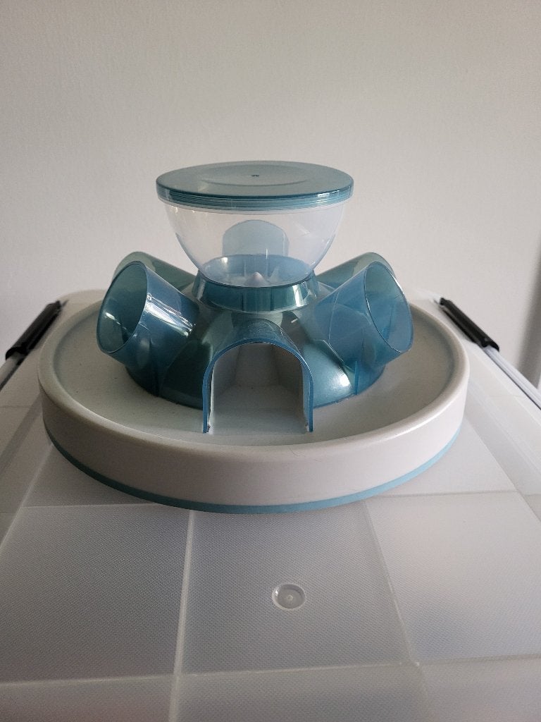 Trixie cat activity tunnel feeder, Dieren en Toebehoren, Kattenspeelgoed, Ophalen of Verzenden, Zo goed als nieuw, Intelligentiespeelgoed