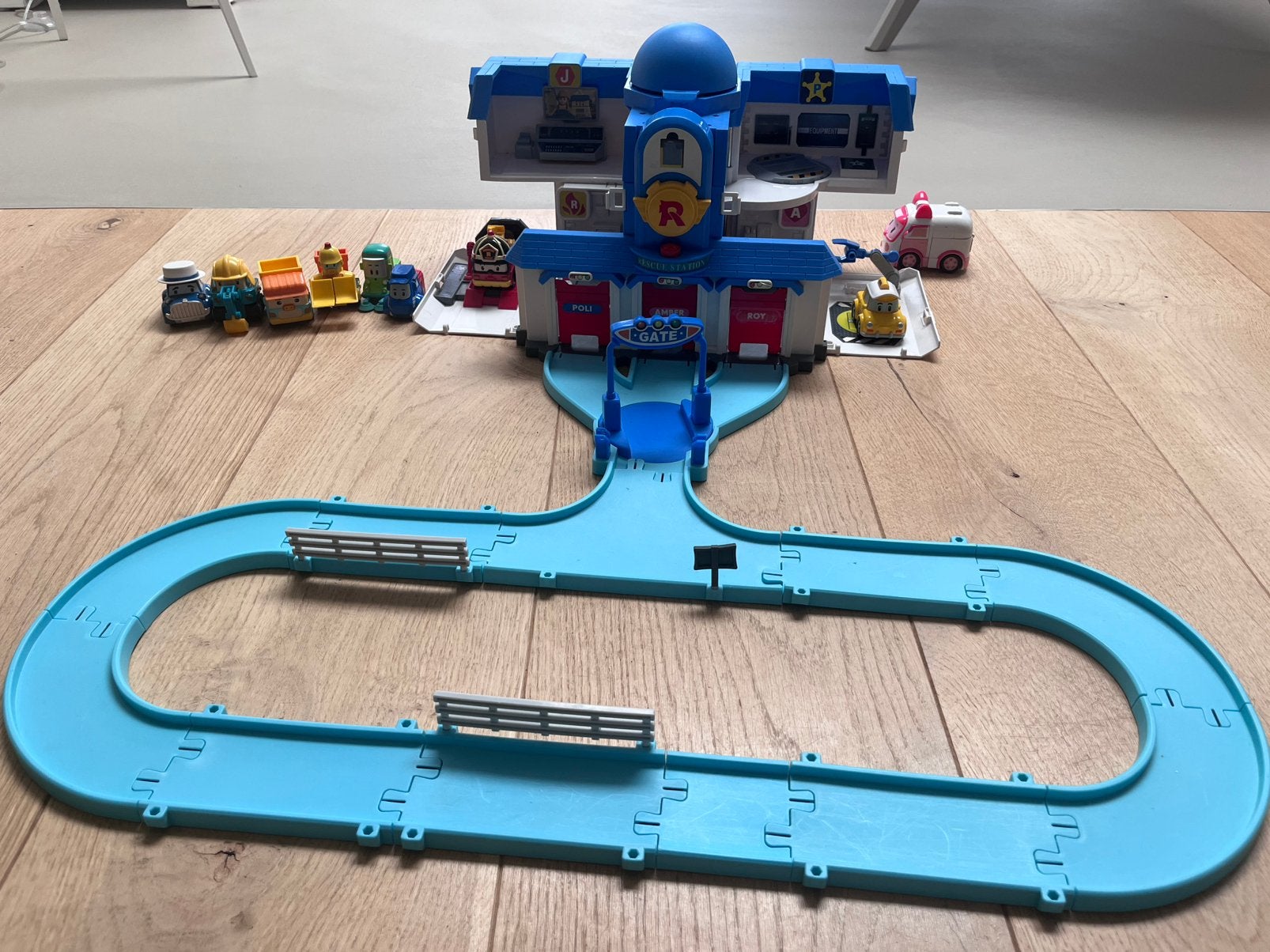 Robocar poli hoofdkwartier met auto’s, Kinderen en Baby's, Ophalen, Gebruikt