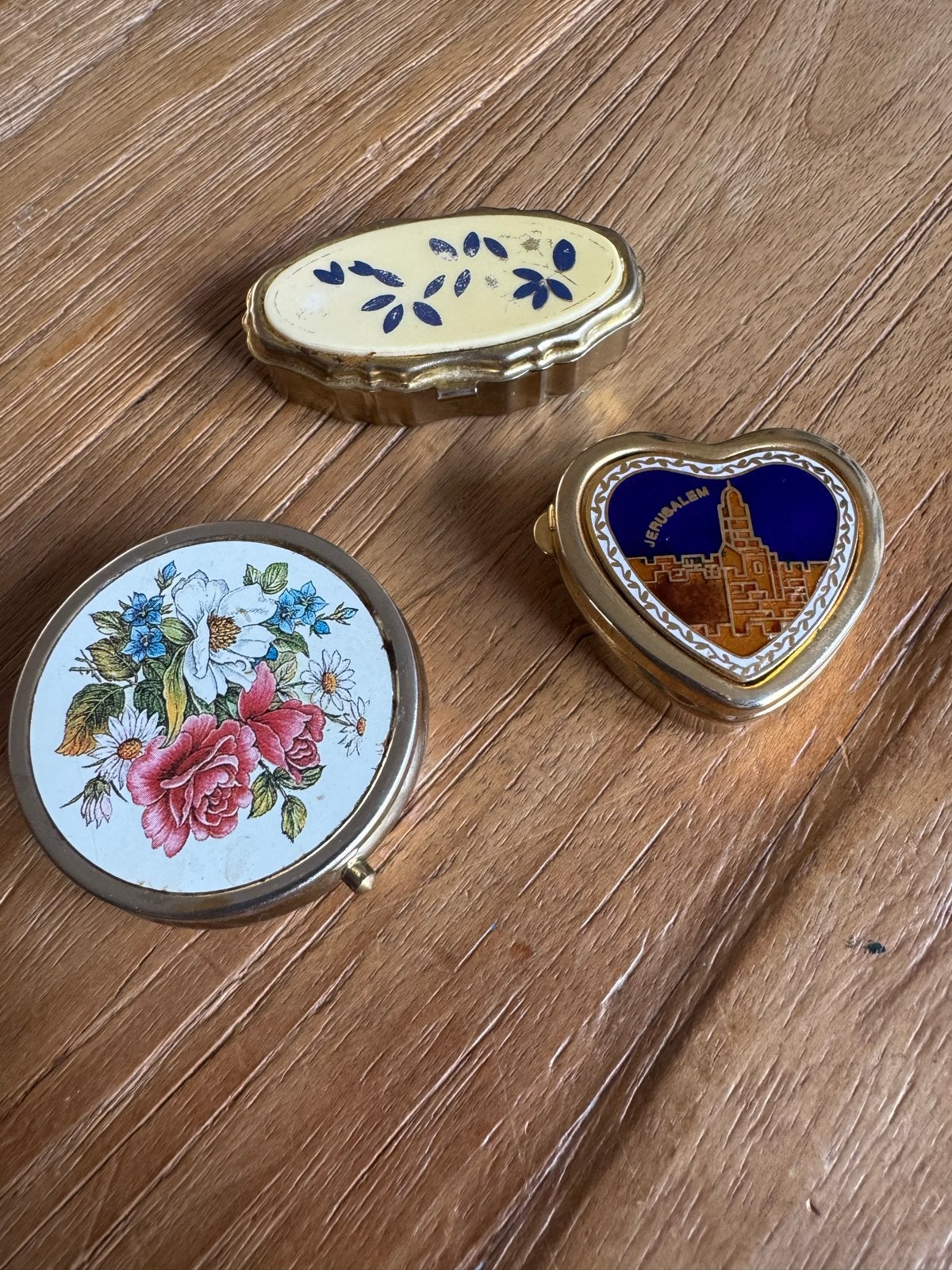 Set van 3 Vintage Pillendoosjes - Bloemen, Jerusalem, Blad, Antiek en Kunst, Curiosa en Brocante, Ophalen of Verzenden