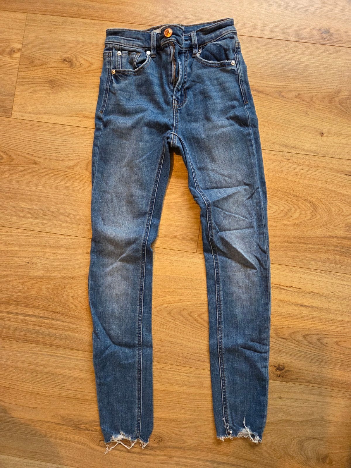 Spijkerbroek Stradivarius, maat 32, Kleding | Dames, Blauw, Ophalen of Verzenden, Zo goed als nieuw, W27 (confectie 34) of kleiner