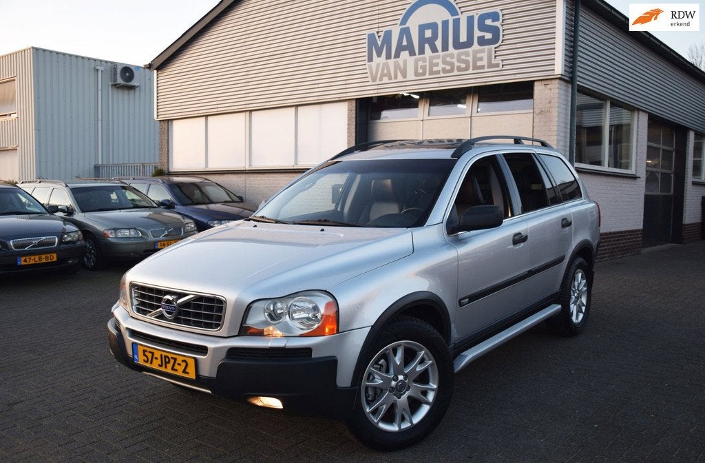 Volvo XC90 2.5 T AWD Carplay & Xenon 210 pk, Zwart, 7 stoelen, 2521 cc, Leder