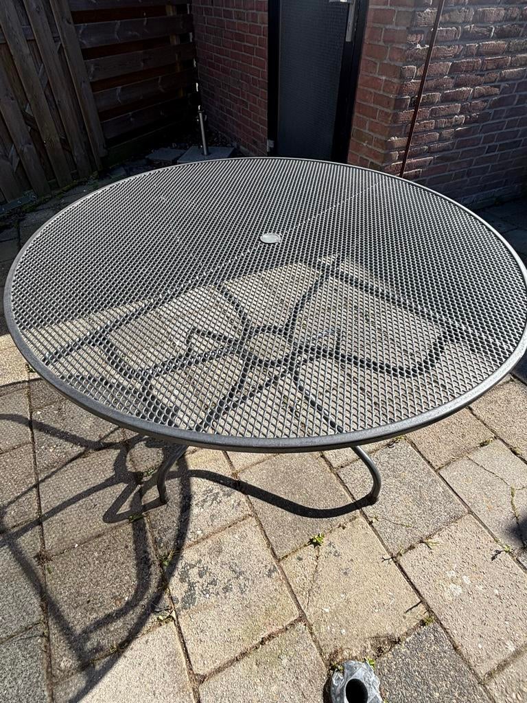 Metalen ronde tuintafel - Gebruikt, Tuin en Terras, Ophalen, Gebruikt, Rond, Metaal