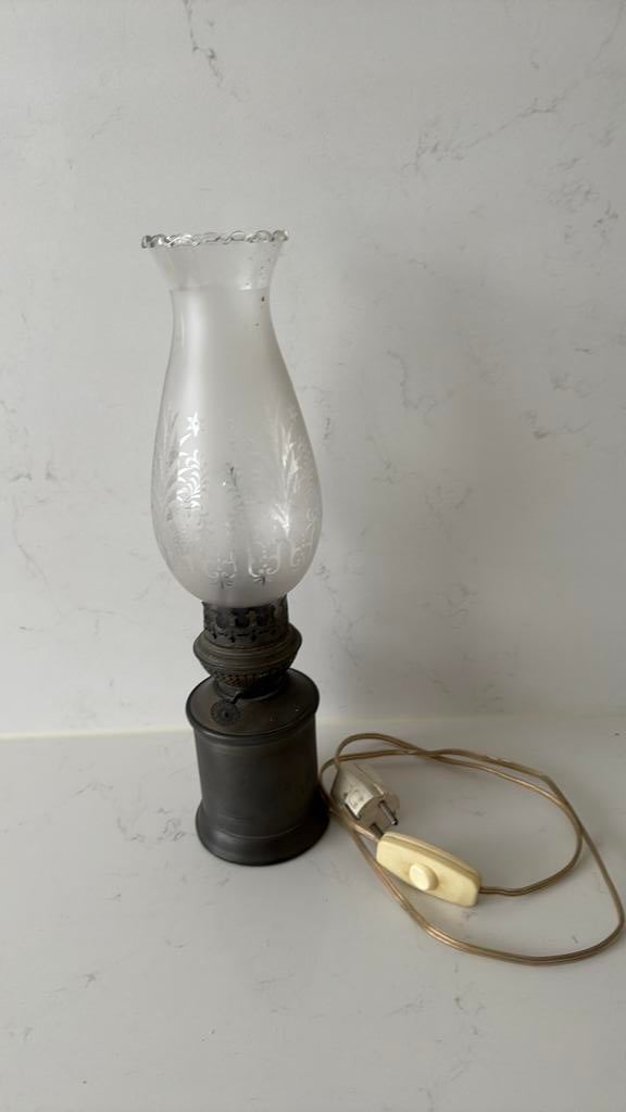 Tafellamp, voet van de lamp is van tin., Ophalen of Verzenden, Zo goed als nieuw, Minder dan 50 cm