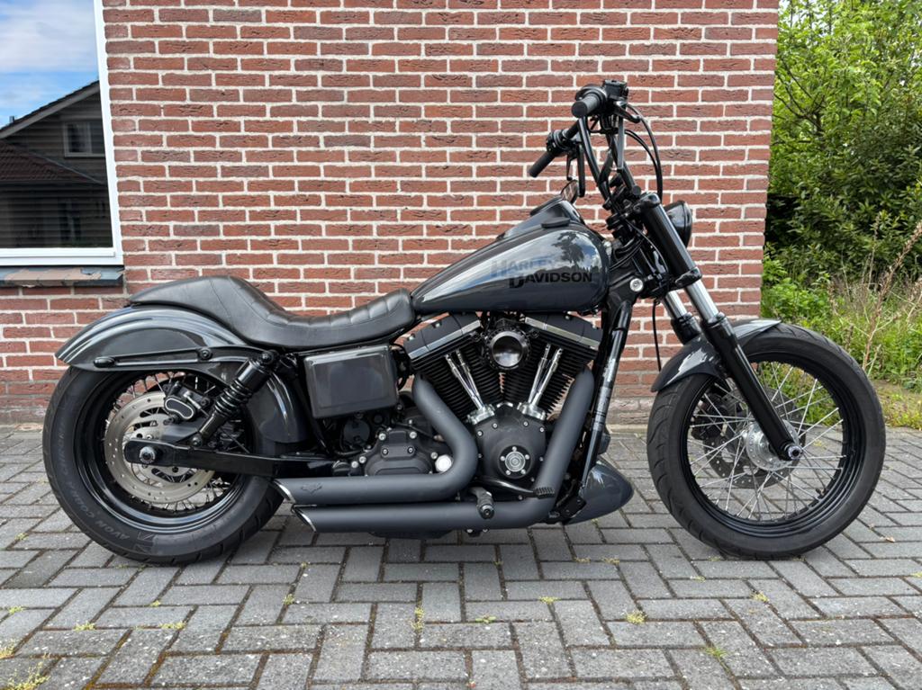 Dyna Street Bob FXDB 2010, 2 cilinders, Chopper, Particulier, 1584 cc