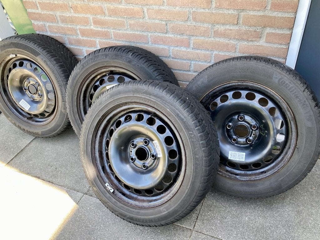 4 stalen Volkswagen velgen incl. sierdoppen, Ophalen