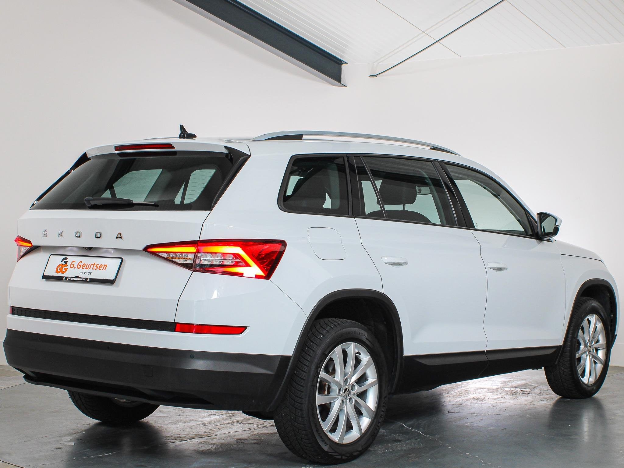 Skoda Kodiaq 1.5 TSI Business Edition 7-Persoons Trekhaak, S, 4 cilinders, 150 pk, Wit, Origineel Nederlands