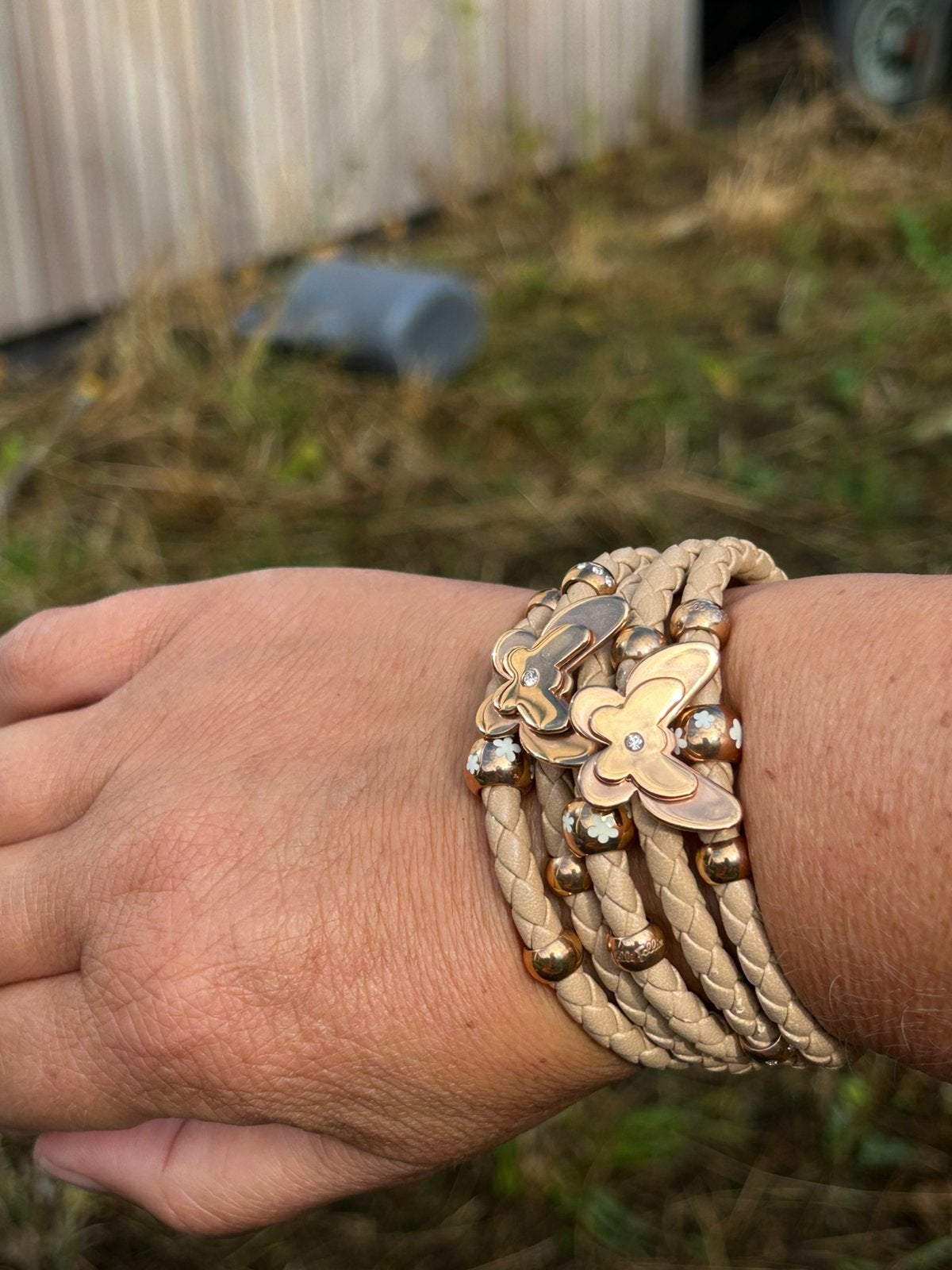 Folli Follie armband, kleuren roségoud creme, leer vlinder, Ophalen of Verzenden, Zo goed als nieuw, Beige, Met kristal