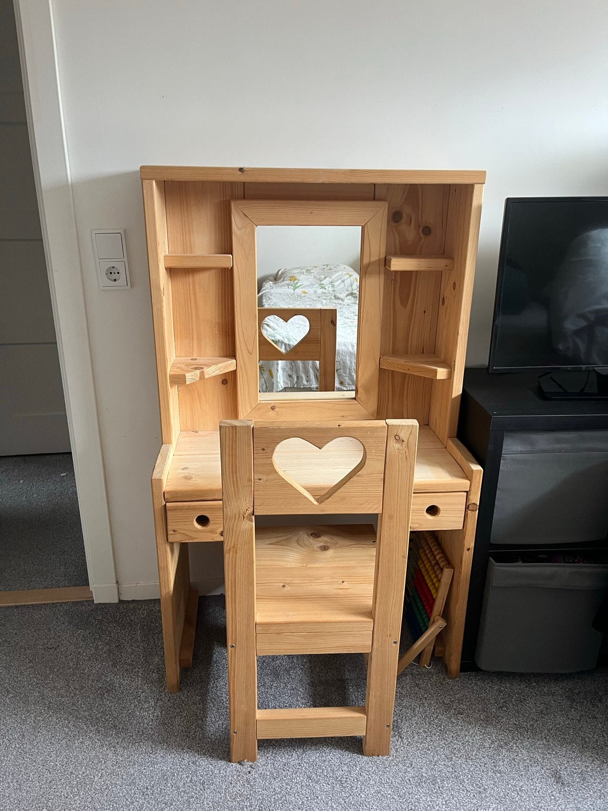 Handgemaakte houten kind bureau met spiegel en stoeltje, Ophalen, Gebruikt, 100 tot 150 cm, 50 tot 100 cm