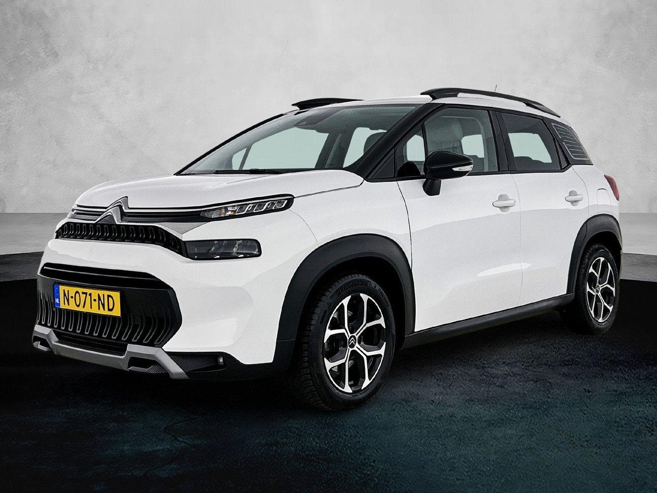 Citroën C3 Aircross 1.2 Shine | Navigatie | Achteruitrij Ca, Gebruikt, 1199 cc, Handgeschakeld, 3 cilinders
