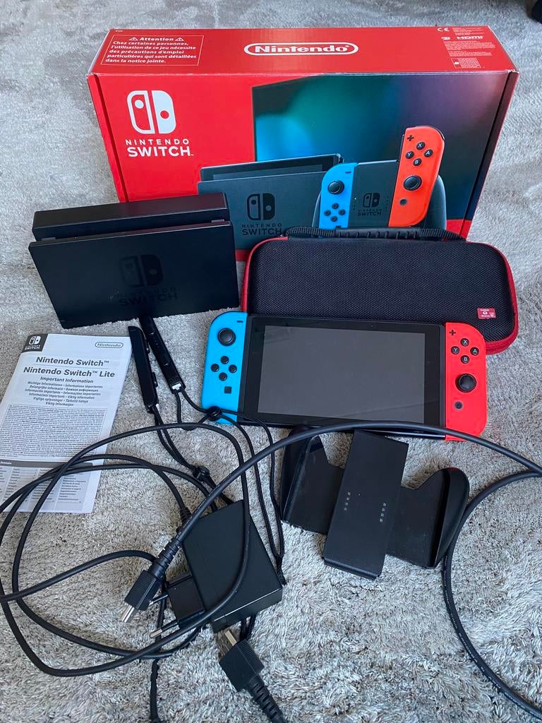 Nintendo Switch V2 (Model HAC-001-01) + 128GB SD & Case, Spelcomputers en Games, Spelcomputers | Nintendo Switch, Ophalen, Gebruikt