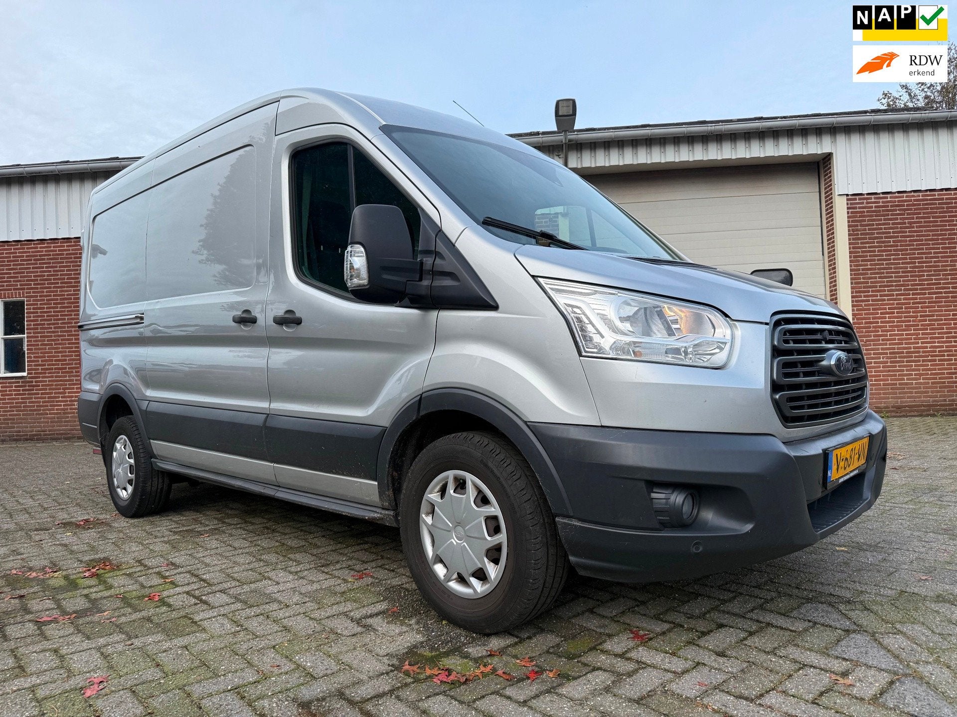 Ford Transit 350 2.0 TDCI L2H2 Trend automaat camera 3-zits, Auto's, Euro 6, 4 cilinders, 2042 kg, Bedrijf