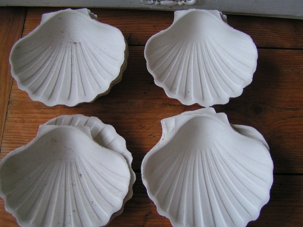 19 amuse schaaltjes Sint Jacobs schelpen nr AA 36 ger gerda, Gebruikt, Verzenden, Schaal of Schalen, Overige stijlen