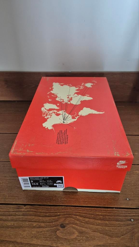 Nike Dunk Low x Stranger Things EU42.5/US9, Ophalen of Verzenden, Nieuw, Overige kleuren