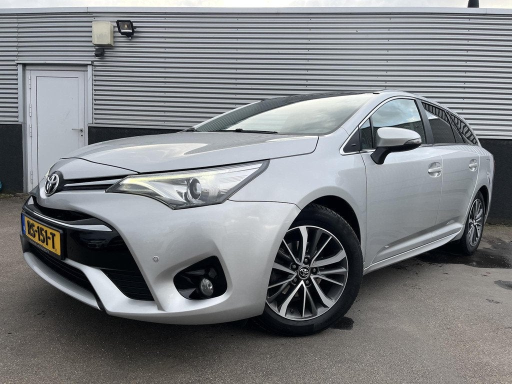Toyota Avensis Touring Sports 1.8 VVT-i Executive Automaat,, Euro 6, 4 cilinders, Leder, 1600 kg