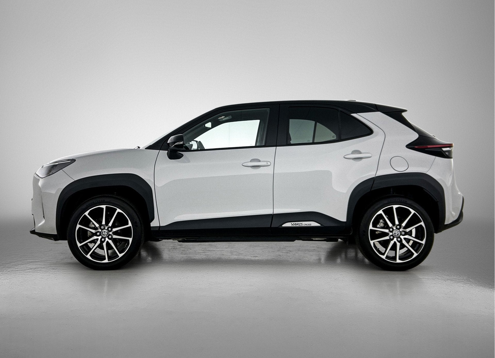 Toyota Yaris Cross 1.5 Hybrid GR Sport | BTW voertuig | Head, Auto's, Gebruikt, 116 pk, 1490 cc, Hybride Elektrisch/Benzine