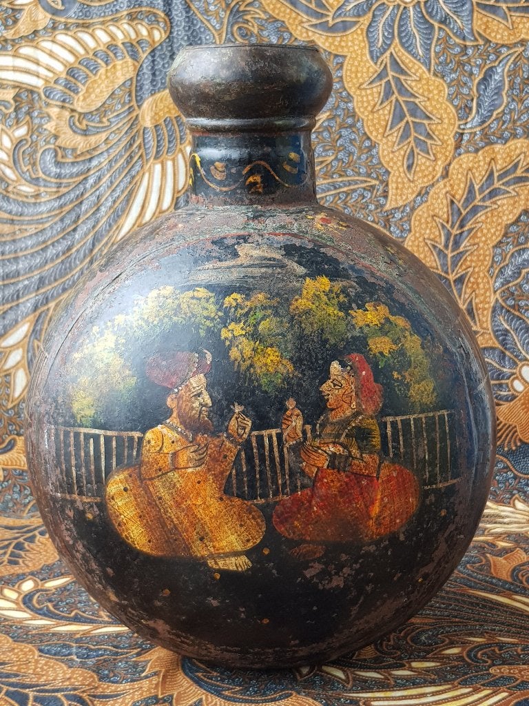 Prachtige oude kruik van Rajastan India van ijzer 30 cm.