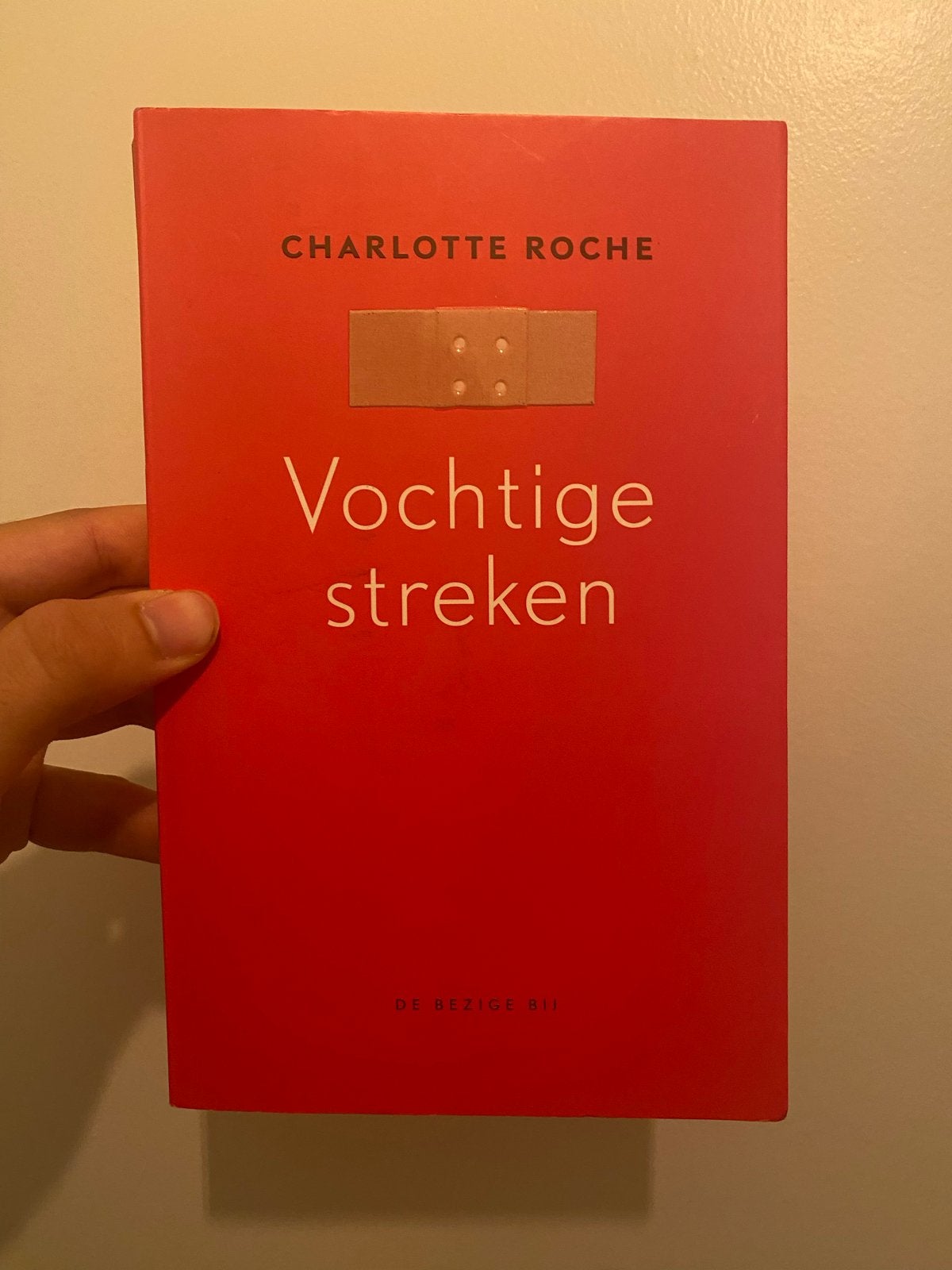 Vochtige streken - Charlotte Roche (Zo goed als nieuw), Boeken, Ophalen of Verzenden, Zo goed als nieuw, Nederland