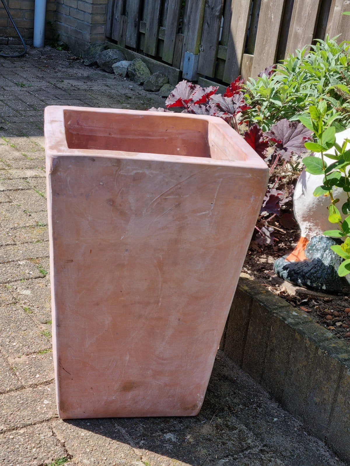 Hoge  50 cm  plantenbak  terracotta, Tuin en Terras, Bloembakken en Plantenbakken, Ophalen, Steen, Vierkant, Zo goed als nieuw