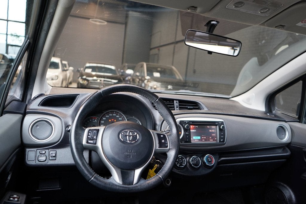 Toyota Yaris 1.0 VVT-i Aspiration | AIRCO | ELEK.RAMEN | APK, Auto's, Toyota, Euro 5, Stof, Gebruikt, Zwart