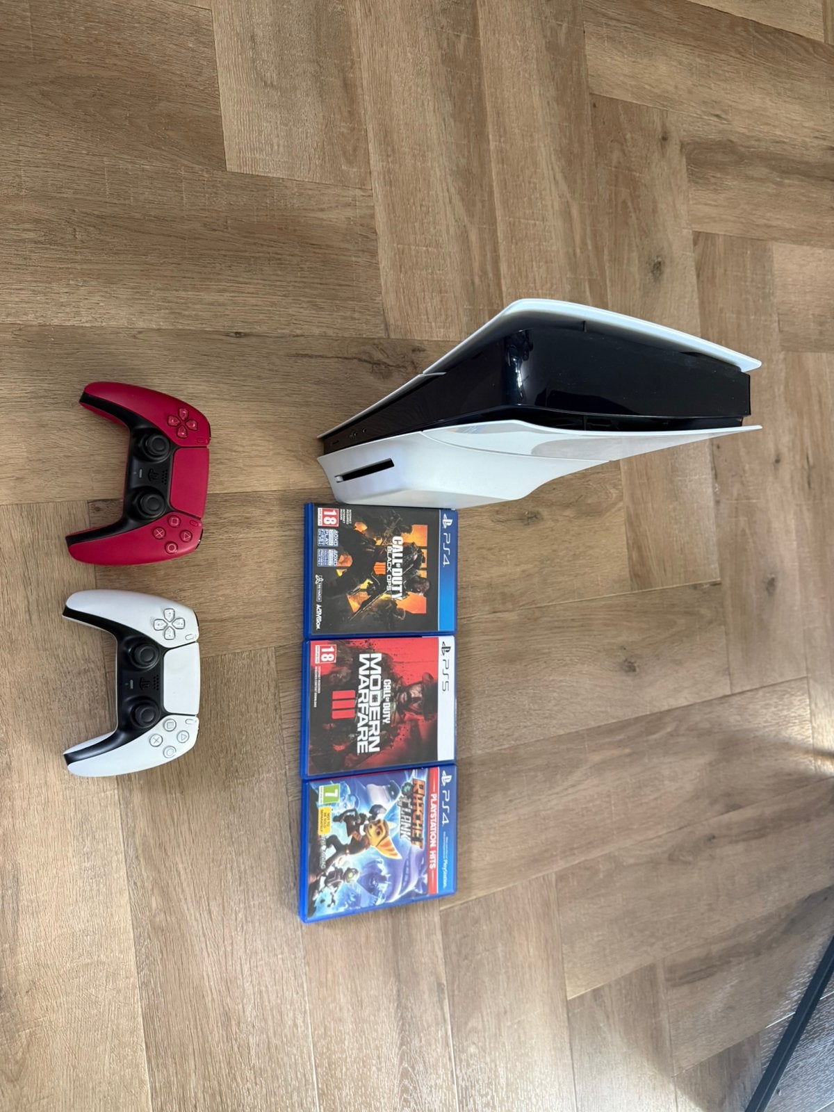 Ps5 slim met 3 spellen en 2 controllers, Ophalen of Verzenden, Zo goed als nieuw