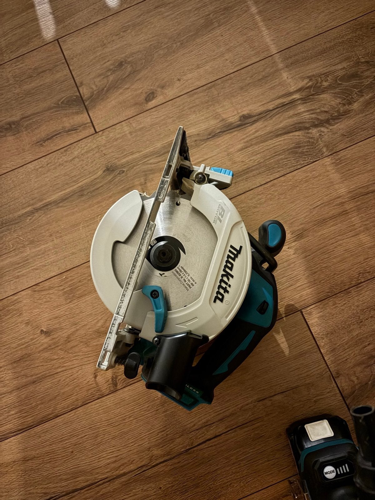Makita DHS680 Cirkelzaag - Zo goed als nieuw, Cirkelzaag, Ophalen of Verzenden, Zo goed als nieuw, 30 tot 70 mm
