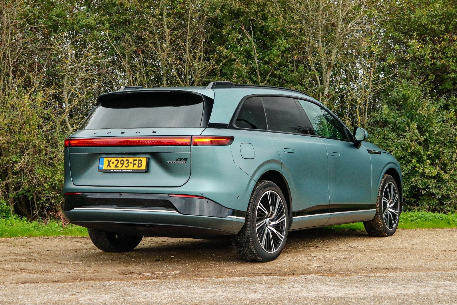 XPENG G9 Performance kWh 551pk AWD 2023 Groen, Auto's, Automaat, Dealer onderhouden, 98 kWh, 124 €/maand