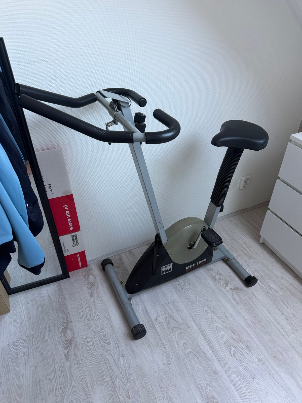 Gratis Hometrainer MPF 1900 - Oud maar werkt nog prima!, Gebruikt, Ophalen of Verzenden, Metaal, Benen